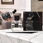 SET ΔΙΑΧΥΣΗΣ ΑΡΩΜΑΤΙΚΩΝ ΕΛΑΙΩΝ Mikado Luxurious Geranio & Cedro 500ml - Image 3